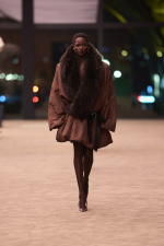 SAINT-LAURENT_FASHION_SHOW_WOMAN_WINTER26_RUNWAY_21_HR