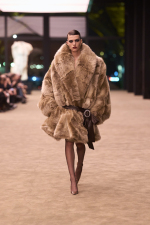 SAINT-LAURENT_FASHION_SHOW_WOMAN_WINTER26_RUNWAY_23_HR