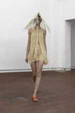 look0004