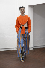 look0009
