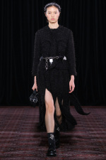 Simone Rocha AW25
Catwalk Show
London Fashion Week

Credit: Ben Broomfield
Credit Social: @photobenphoto
Copyright: Ben Broomfield Photography
07734 852620
photo@benbroomfield.com
www.benbroomfield.com