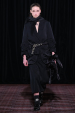 Simone Rocha AW25
Catwalk Show
London Fashion Week

Credit: Ben Broomfield
Credit Social: @photobenphoto
Copyright: Ben Broomfield Photography
07734 852620
photo@benbroomfield.com
www.benbroomfield.com