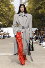 Stella_McCartney_SS25_Runway_Look-02