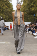 Stella_McCartney_SS25_Runway_Look-10