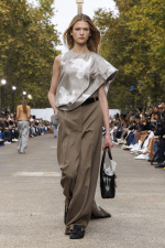 Stella_McCartney_SS25_Runway_Look-11