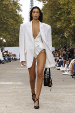 Stella_McCartney_SS25_Runway_Look-43