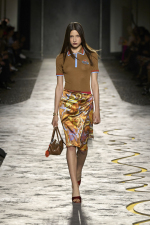 VERSACE-SPRING-SUMMER-2025-RUNWAY-LOOK-34