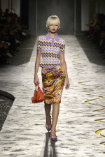 VERSACE-SPRING-SUMMER-2025-RUNWAY-LOOK-37