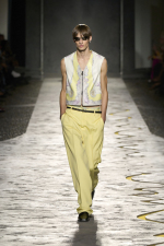 VERSACE-SPRING-SUMMER-2025-RUNWAY-LOOK-56