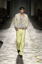 VERSACE-SPRING-SUMMER-2025-RUNWAY-LOOK-58