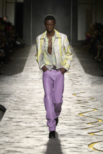 VERSACE-SPRING-SUMMER-2025-RUNWAY-LOOK-60