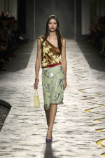 VERSACE-SPRING-SUMMER-2025-RUNWAY-LOOK-63