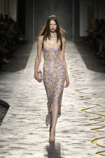 VERSACE-SPRING-SUMMER-2025-RUNWAY-LOOK-65