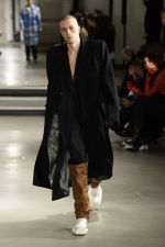 VTMNTS : Runway - Paris Fashion Week -  Womenswear F/W 2022-2023