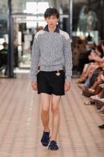 05_RNA_SS26_WB-Stills_RunwayFull_Aitor-Rosas_2x3