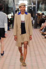 06_RNA_SS26_WB-Stills_RunwayFull_Aitor-Rosas_2x3
