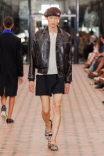 09_RNA_SS26_WB-Stills_RunwayFull_Aitor-Rosas_2x3