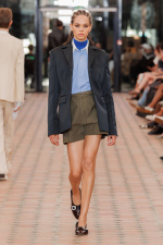 11_RNA_SS26_WB-Stills_RunwayFull_Aitor-Rosas_2x3