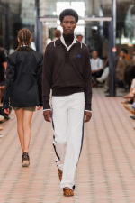 12_RNA_SS26_WB-Stills_RunwayFull_Aitor-Rosas_2x3