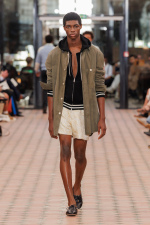 15_RNA_SS26_WB-Stills_RunwayFull_Aitor-Rosas_2x3