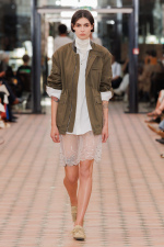 19_RNA_SS26_WB-Stills_RunwayFull_Aitor-Rosas_2x3
