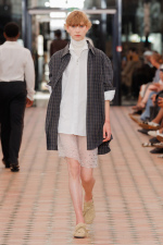 25_RNA_SS26_WB-Stills_RunwayFull_Aitor-Rosas_2x3