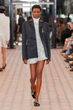 27_RNA_SS26_WB-Stills_RunwayFull_Aitor-Rosas_2x3