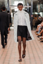 29_RNA_SS26_WB-Stills_RunwayFull_Aitor-Rosas_2x3