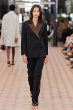 30_RNA_SS26_WB-Stills_RunwayFull_Aitor-Rosas_2x3