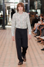 32_RNA_SS26_WB-Stills_RunwayFull_Aitor-Rosas_2x3