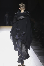 Yohji-Yamamoto-AW26_Look-15_back