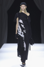 Yohji-Yamamoto-SS2026_Look-01