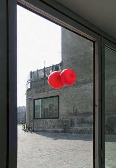 Taka Ishii Gallery Kyoto｜Roman Ondak「Breath on Both Sides」